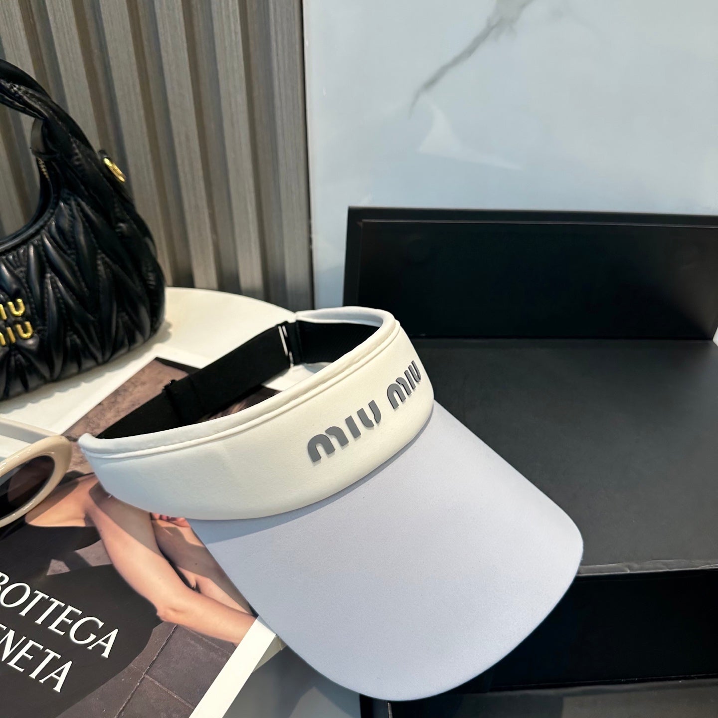 MM SPORT VISOR CAP IN COOL GRAY MIX WHITE FABRIC