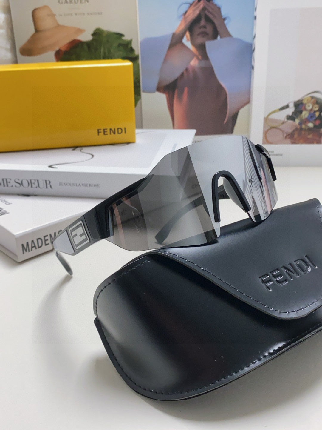 FF SQUARED VISOR FRAME SUNGLASSES 557144 IN ACETATE